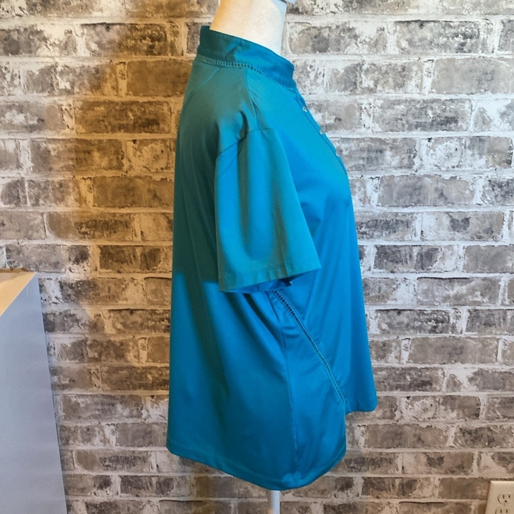 Tail sport top. Sz L. Beautiful blue w/snaps. Perfect for tennis or golf! - Picture 8 of 13